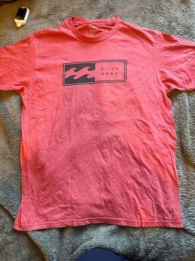 Y2K Billabong Graphic T-Shirt Size Large Red Waves Logo